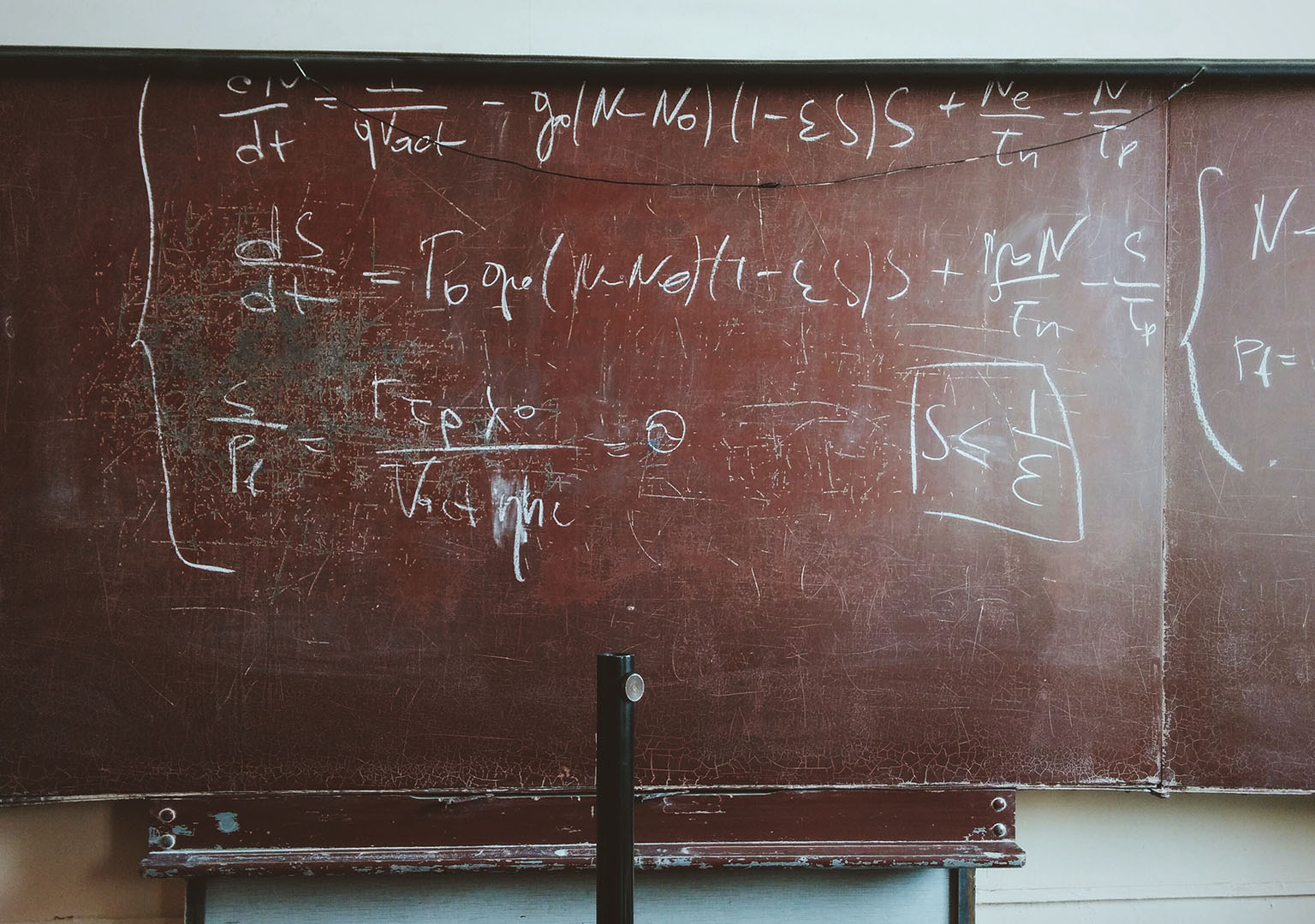 Behavioral economics and motivation research: Equations on a chalkboard